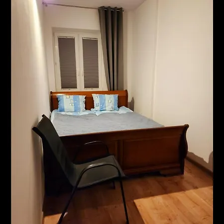 Z Ogrodkiem Czapli * Varşova